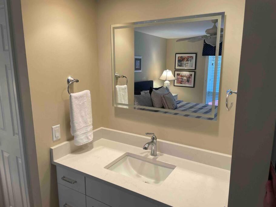 In The Heart Of Harbour Town 2Br 2Ba Pool Access Close To Beach Hilton Head Island Exteriér fotografie